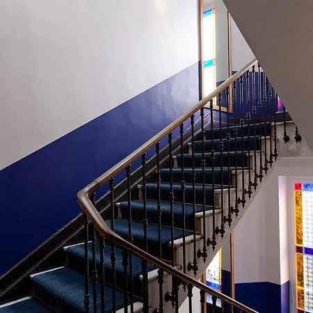 Le Etoile Hotel